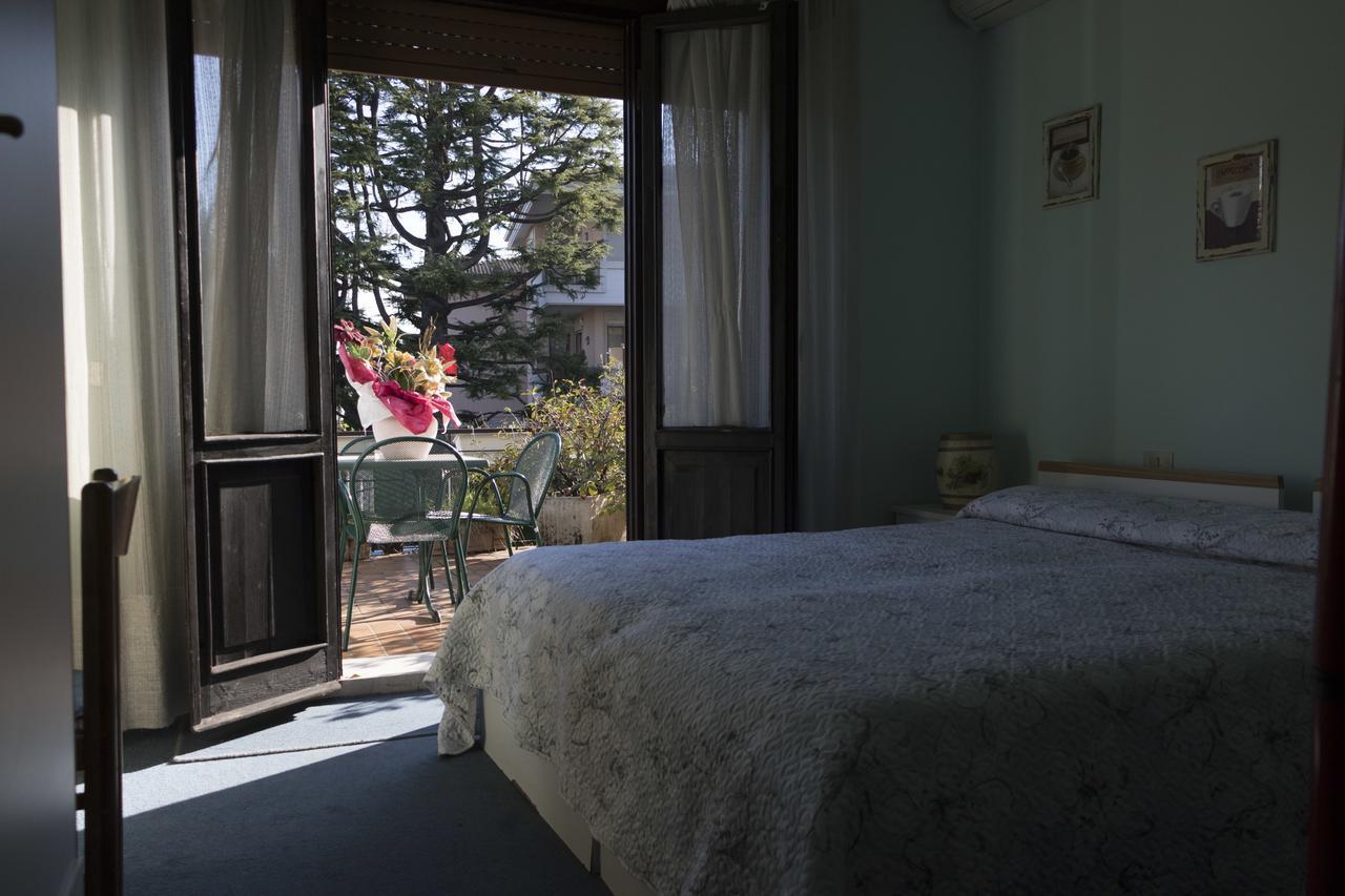 Hotel Primavera ديسينسانو ديل غاردا المظهر الخارجي الصورة